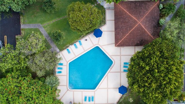 7720 Camino Real E-307, Miami, FL 33143