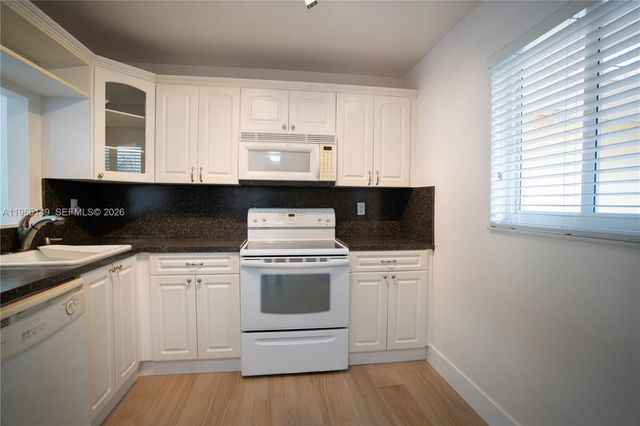 7720 Camino Real E-307, Miami, FL 33143