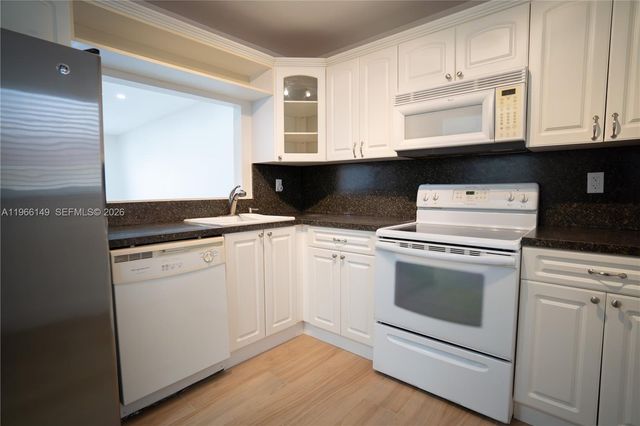 7720 Camino Real E-307, Miami, FL 33143