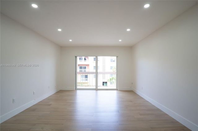 7720 Camino Real E-307, Miami, FL 33143