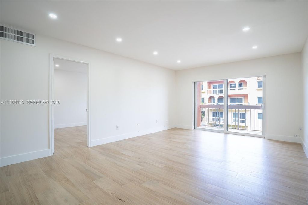 7720 Camino Real E-307, Miami, FL 33143