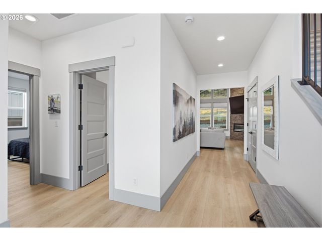 980 S 66th Pl, Springfield, OR 97478