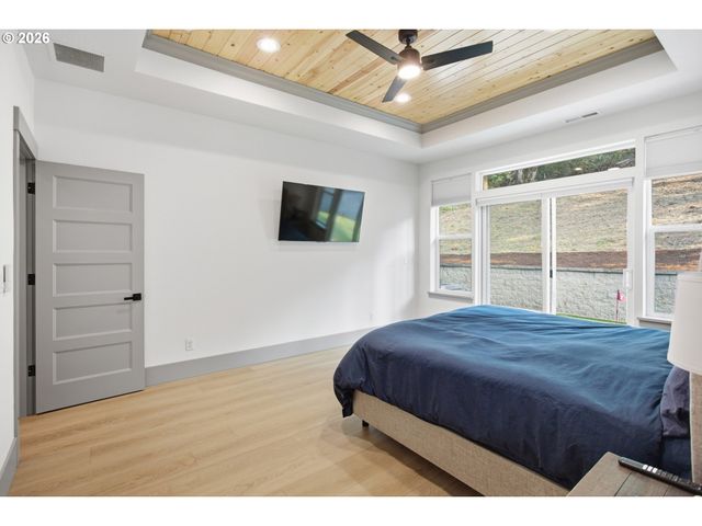 980 S 66th Pl, Springfield, OR 97478