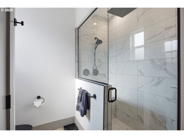 980 S 66th Pl, Springfield, OR 97478