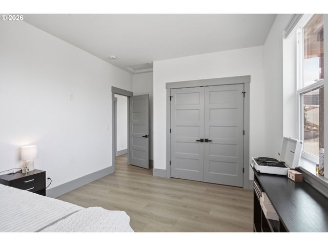 980 S 66th Pl, Springfield, OR 97478