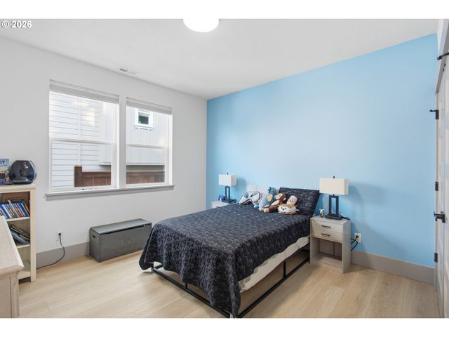 980 S 66th Pl, Springfield, OR 97478