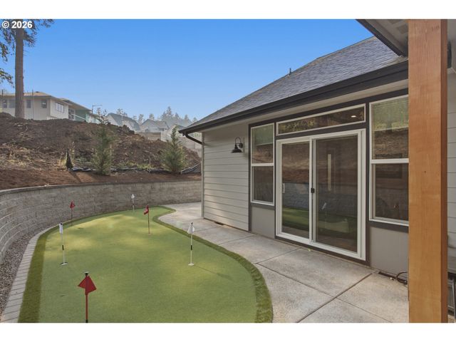 980 S 66th Pl, Springfield, OR 97478