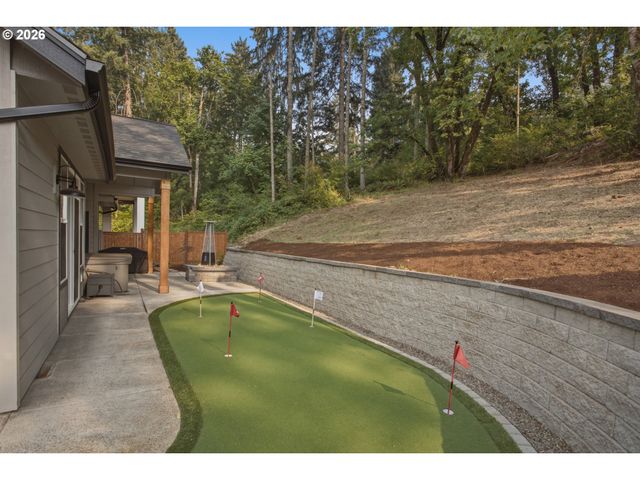 980 S 66th Pl, Springfield, OR 97478