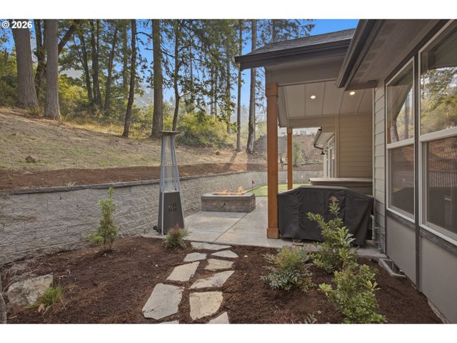 980 S 66th Pl, Springfield, OR 97478