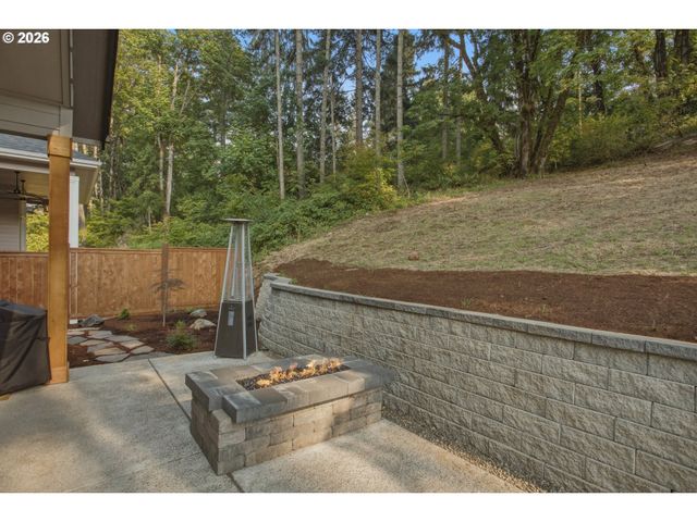 980 S 66th Pl, Springfield, OR 97478