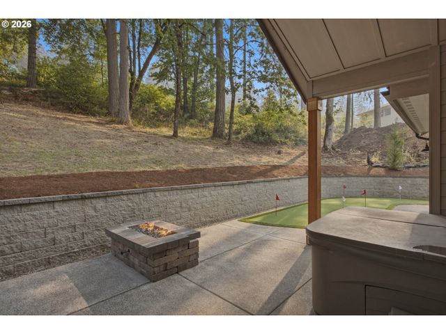 980 S 66th Pl, Springfield, OR 97478