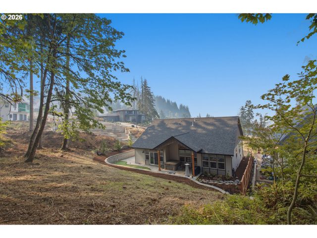 980 S 66th Pl, Springfield, OR 97478