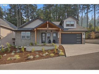 980 S 66th Pl, Springfield, OR 97478