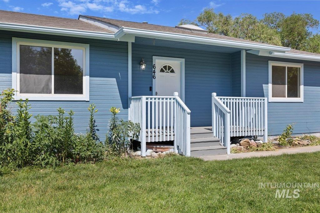 646 W Falls Avenue, Twin Falls, ID 83301
