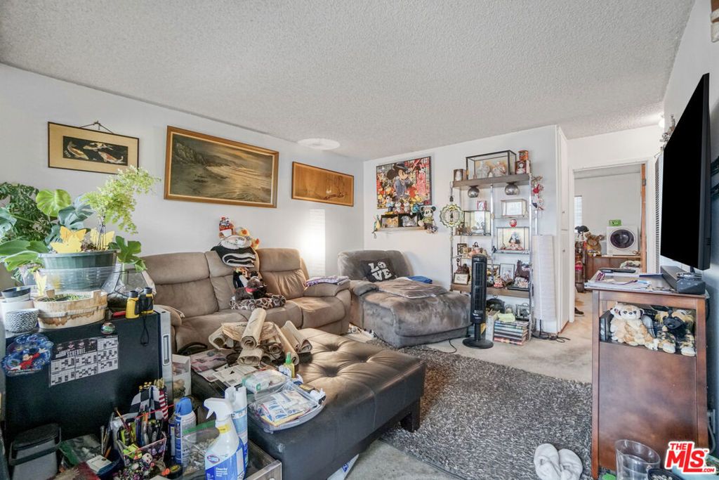 Image 12 of property listing at 2710 New Jersey Street, Los Angeles, CA 90033