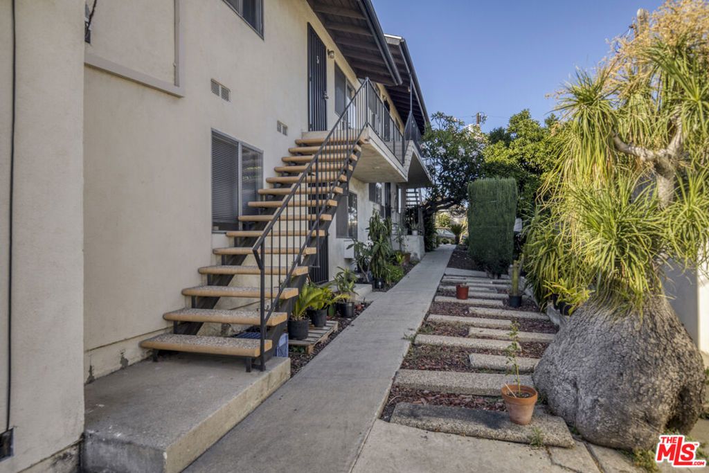 Image 7 of property listing at 2710 New Jersey Street, Los Angeles, CA 90033