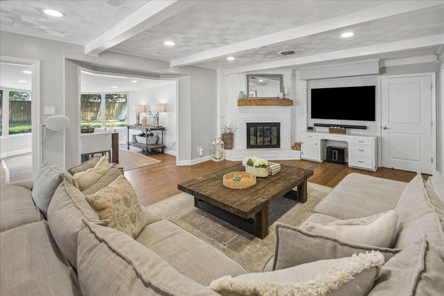 1018 Ben Hur Drive, Spring Valley Village, TX 77055