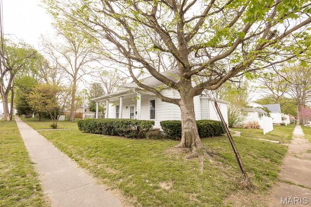 220 S Saint Clair Street, Lebanon, IL 62254