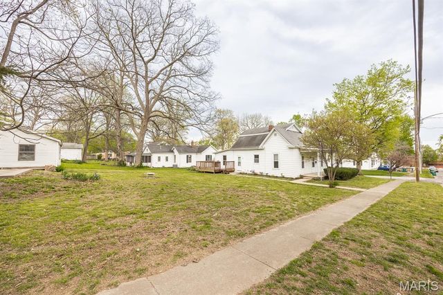 220 S Saint Clair Street, Lebanon, IL 62254