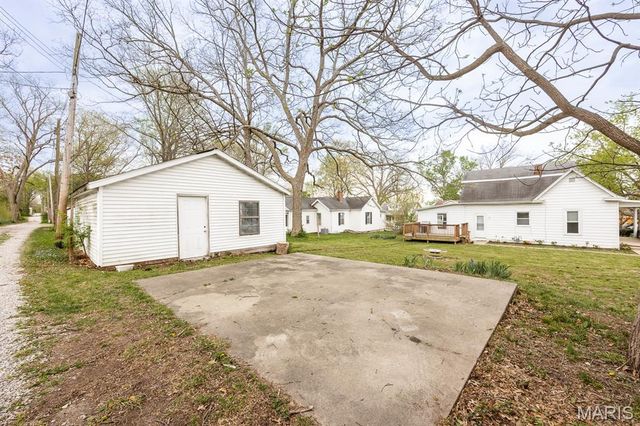 220 S Saint Clair Street, Lebanon, IL 62254