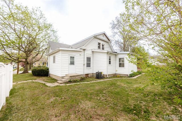 220 S Saint Clair Street, Lebanon, IL 62254