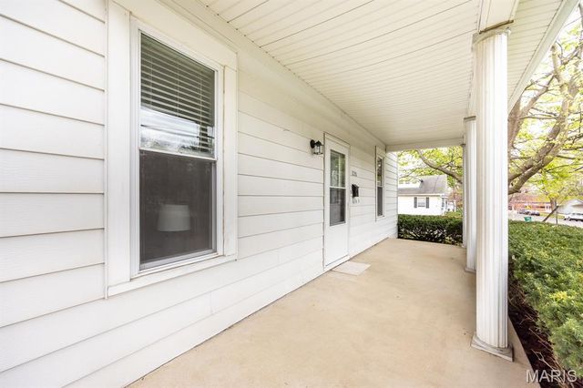 220 S Saint Clair Street, Lebanon, IL 62254