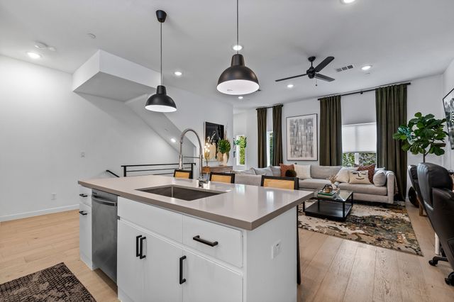 1507 N Garrett Avenue 203, Dallas, TX 75206