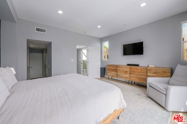 1405 Bates Avenue, Los Angeles, CA 90027