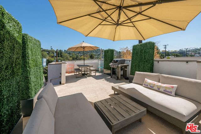 1405 Bates Avenue, Los Angeles, CA 90027