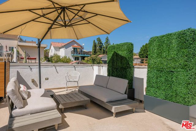 1405 Bates Avenue, Los Angeles, CA 90027