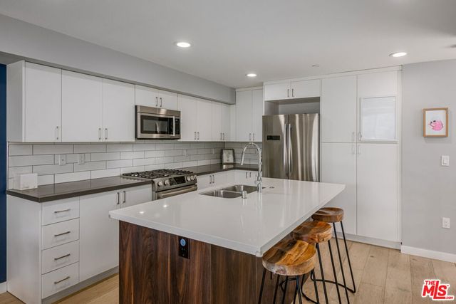 1405 Bates Avenue, Los Angeles, CA 90027