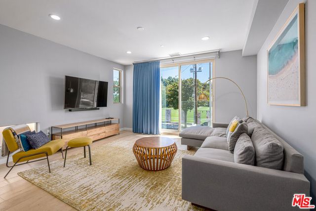 1405 Bates Avenue, Los Angeles, CA 90027