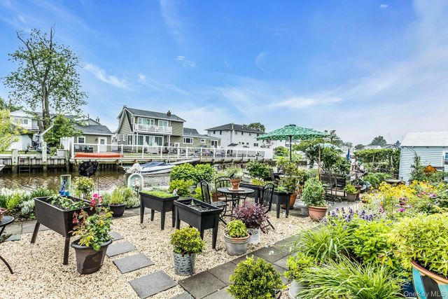 10 Garfield Place, Massapequa, NY 11758