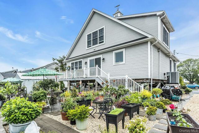 10 Garfield Place, Massapequa, NY 11758