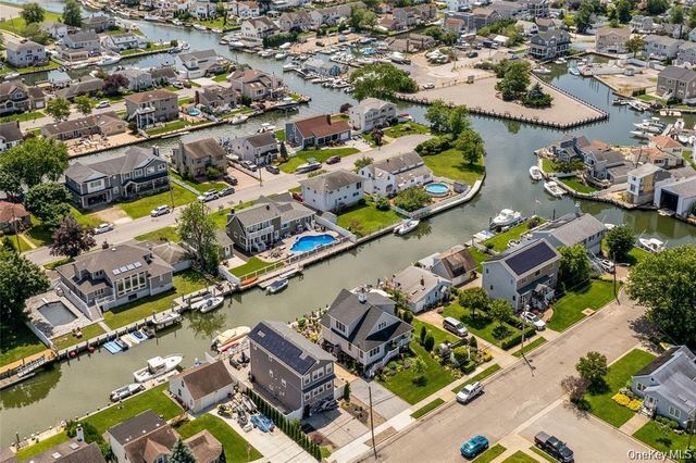 10 Garfield Place, Massapequa, NY 11758