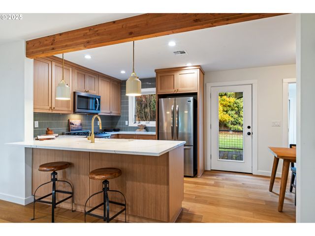 646 Se OAK St, White Salmon, WA 98672