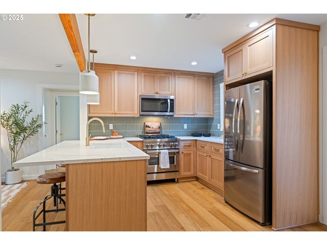 646 Se OAK St, White Salmon, WA 98672