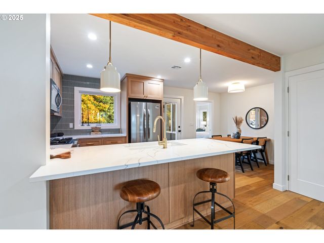 646 Se OAK St, White Salmon, WA 98672