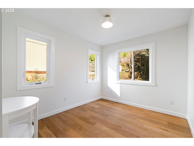 646 Se OAK St, White Salmon, WA 98672