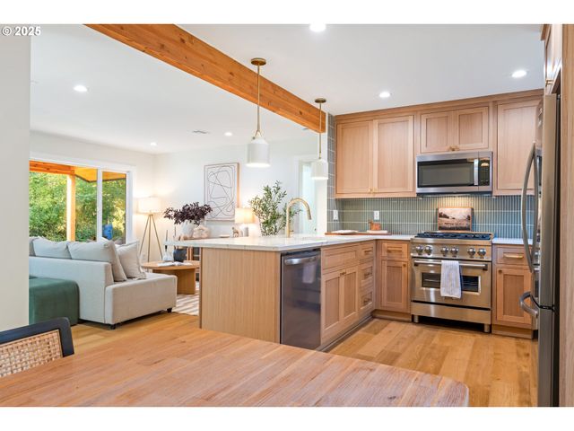 646 Se OAK St, White Salmon, WA 98672