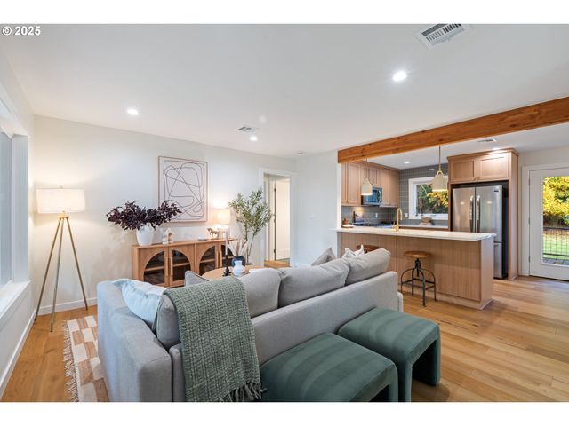 646 Se OAK St, White Salmon, WA 98672