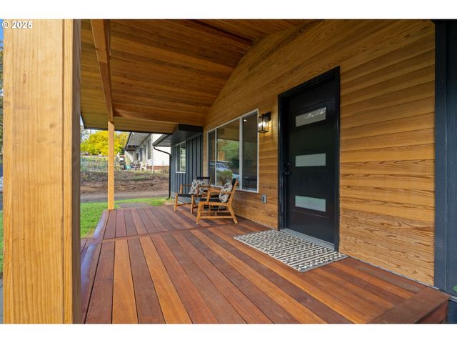 646 Se OAK St, White Salmon, WA 98672