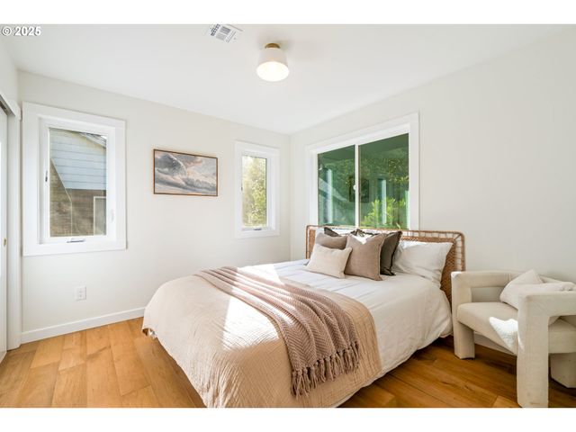 646 Se OAK St, White Salmon, WA 98672