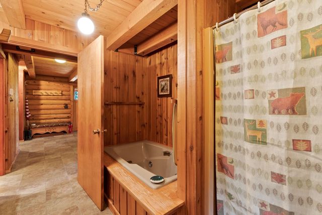242 Crystal Shores Dr, Newport, WA 99156