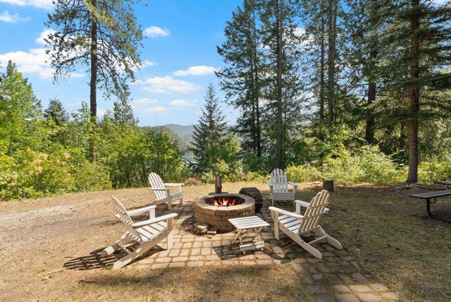 242 Crystal Shores Dr, Newport, WA 99156