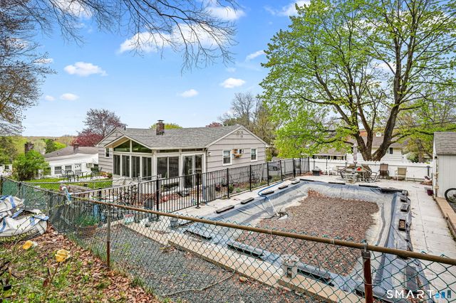 7 Newport Drive, Waterbury, CT 06705