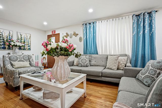 7 Newport Drive, Waterbury, CT 06705