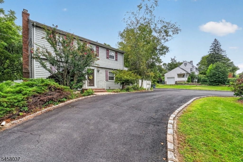 162 W Hobart Gap Rd, Livingston Twp., NJ 07039 — photo 2