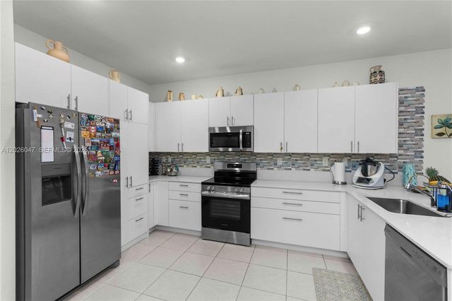 12862 SW 231st St, Miami, FL 33170