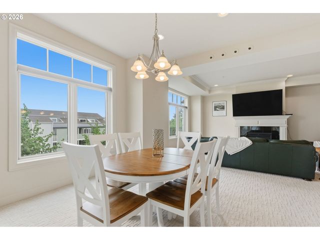 707 N HAYDEN ISLAND Dr 427, Portland, OR 97217